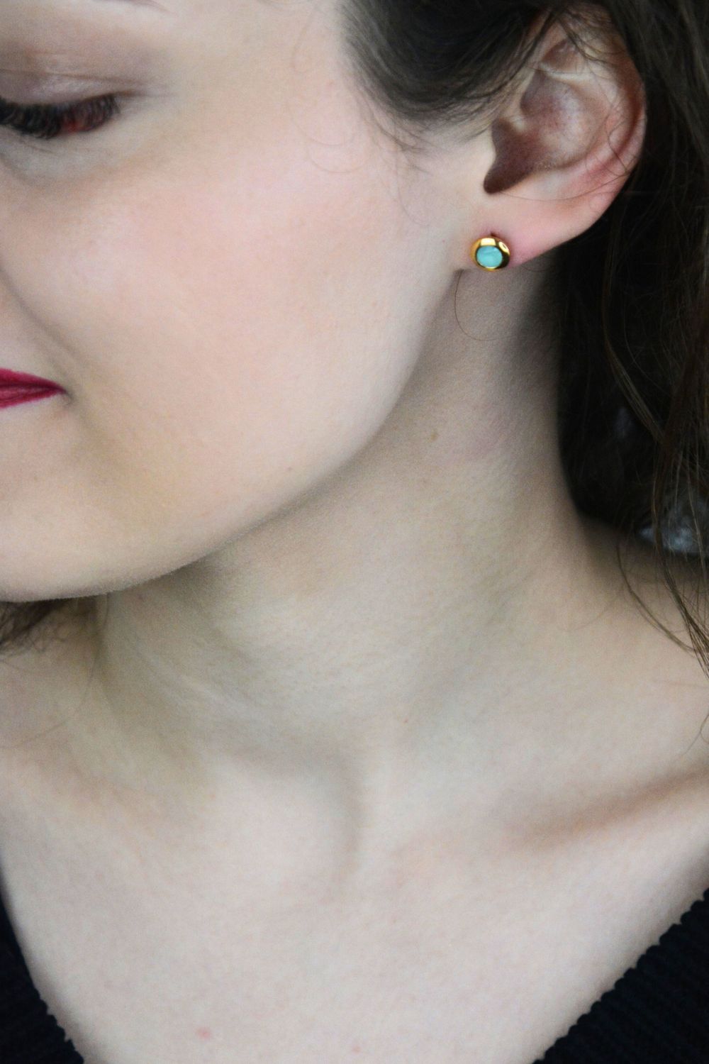 Eleganckie kolczyki damskie Mabel Melano FRIENDS wykonane ze stali szlachetnej pokrytej różowym złotem z turkusową cyrkonią. Okazja na prezent i codzienną elegancję.1.jpg